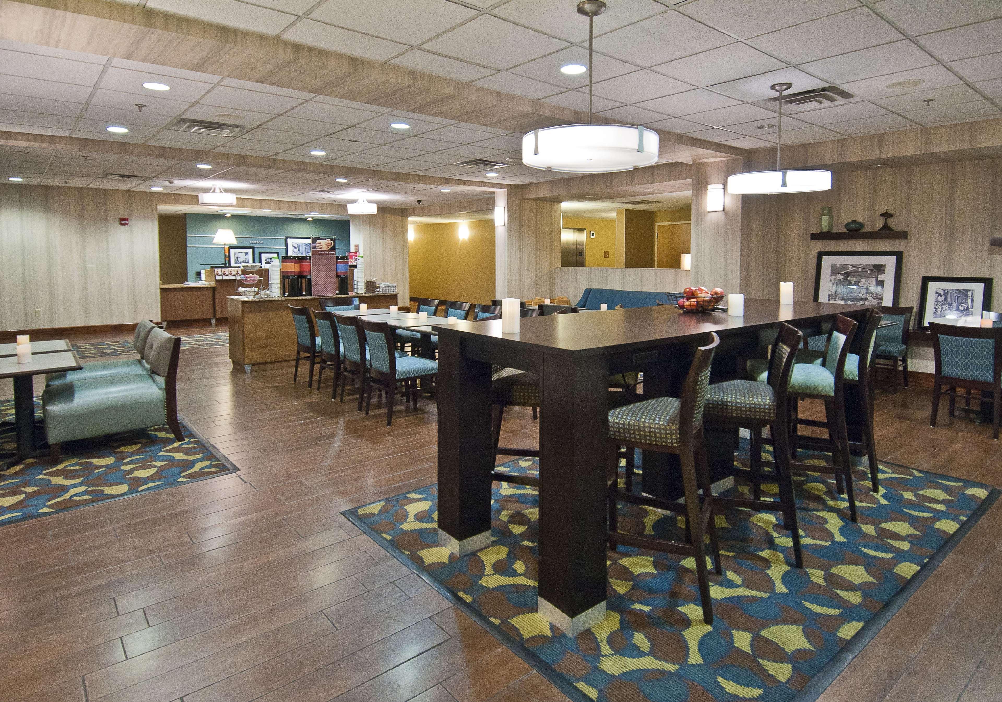Hampton Inn Canton Exterior photo